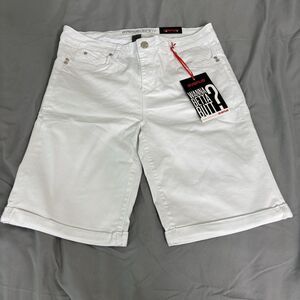 NWT Avenue Denim Womens Size 16 Wanna Betta Butt Denim Shorts Shaping Stretch